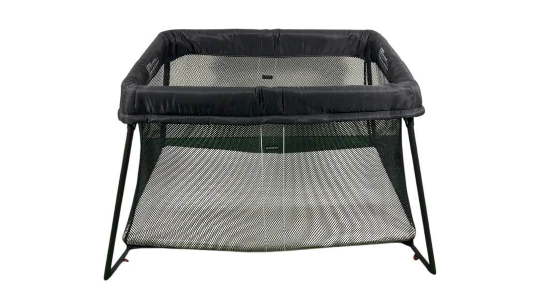 BabyBjorn Travel Crib Light Bundle with Fitted Sheet, Black