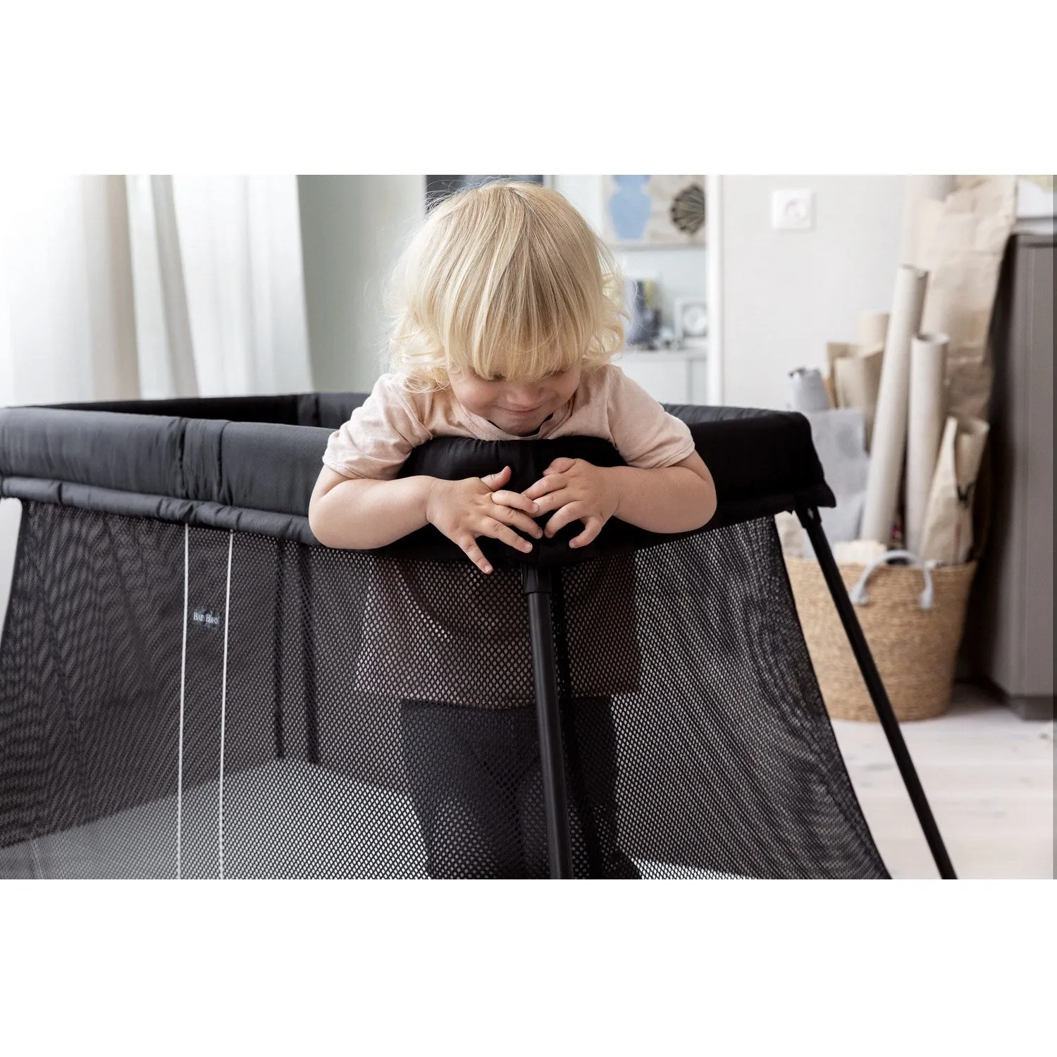 BabyBjörn Black Travel Cot Light With Fitted Sheet