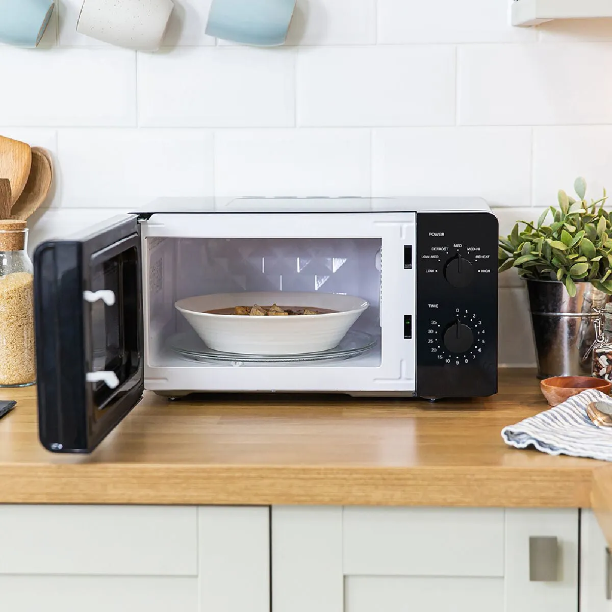 Russell Hobbs RHM1401B microwave Black Solo microwave Countertop 14 L 600 W