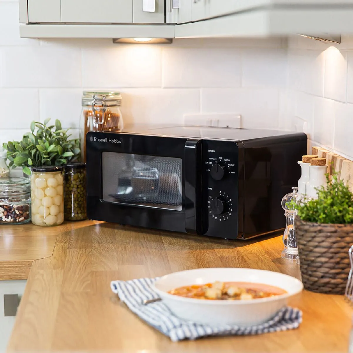 Russell Hobbs RHM1401B microwave Black Solo microwave Countertop 14 L 600 W