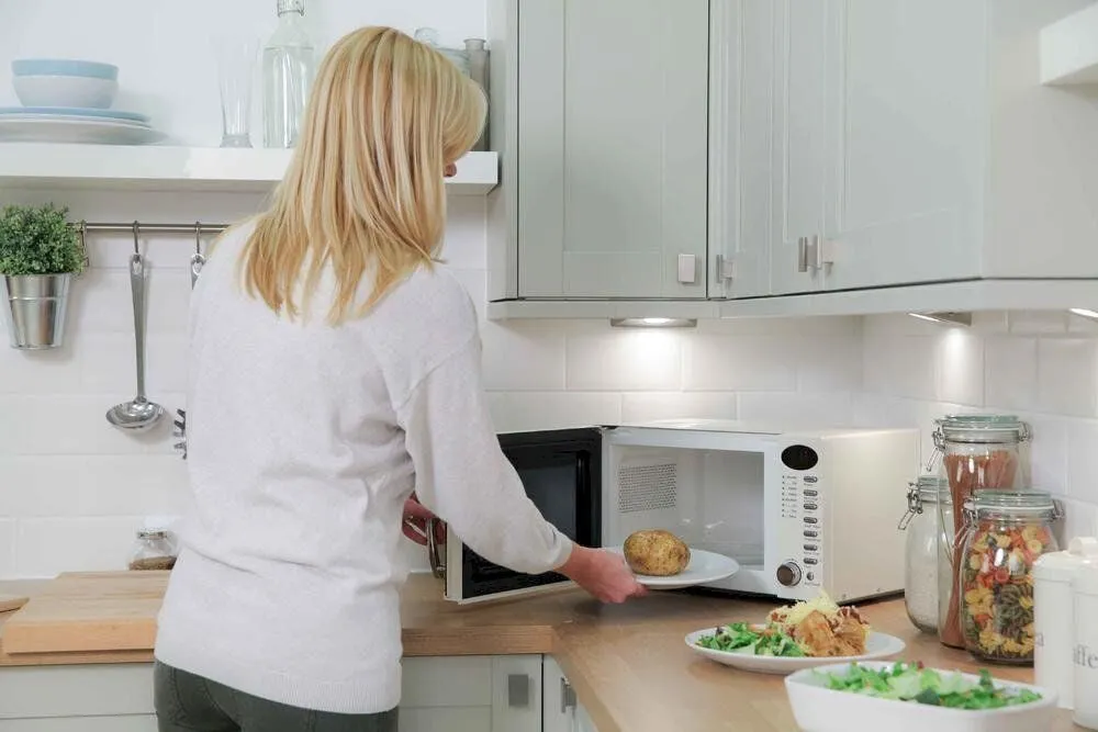Russell Hobbs RHM1714CC microwave Cream Solo microwave Countertop 17 L 700 W