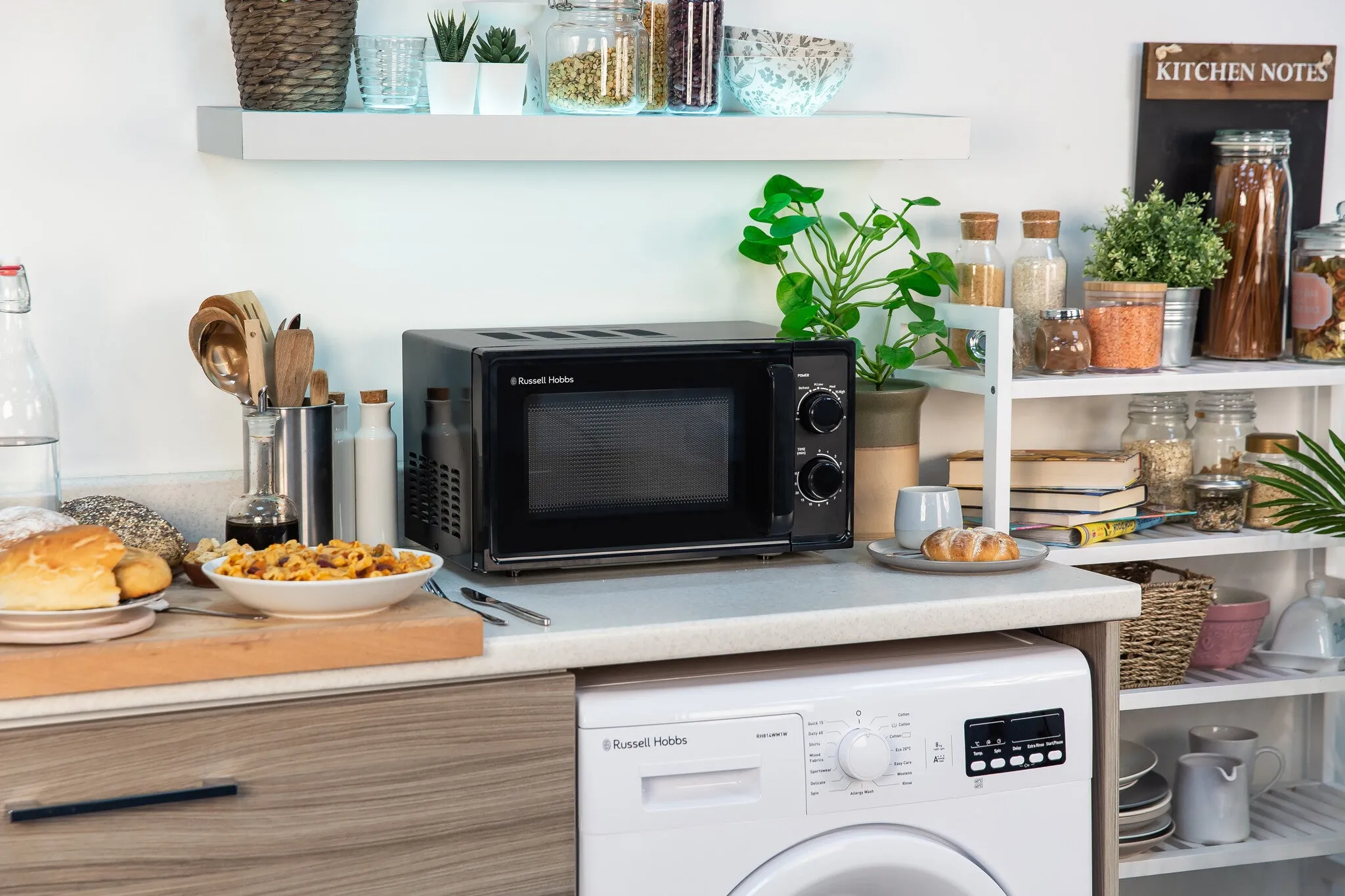 Russell Hobbs RHM1725B microwave Black Solo microwave Countertop 17 L 700 W