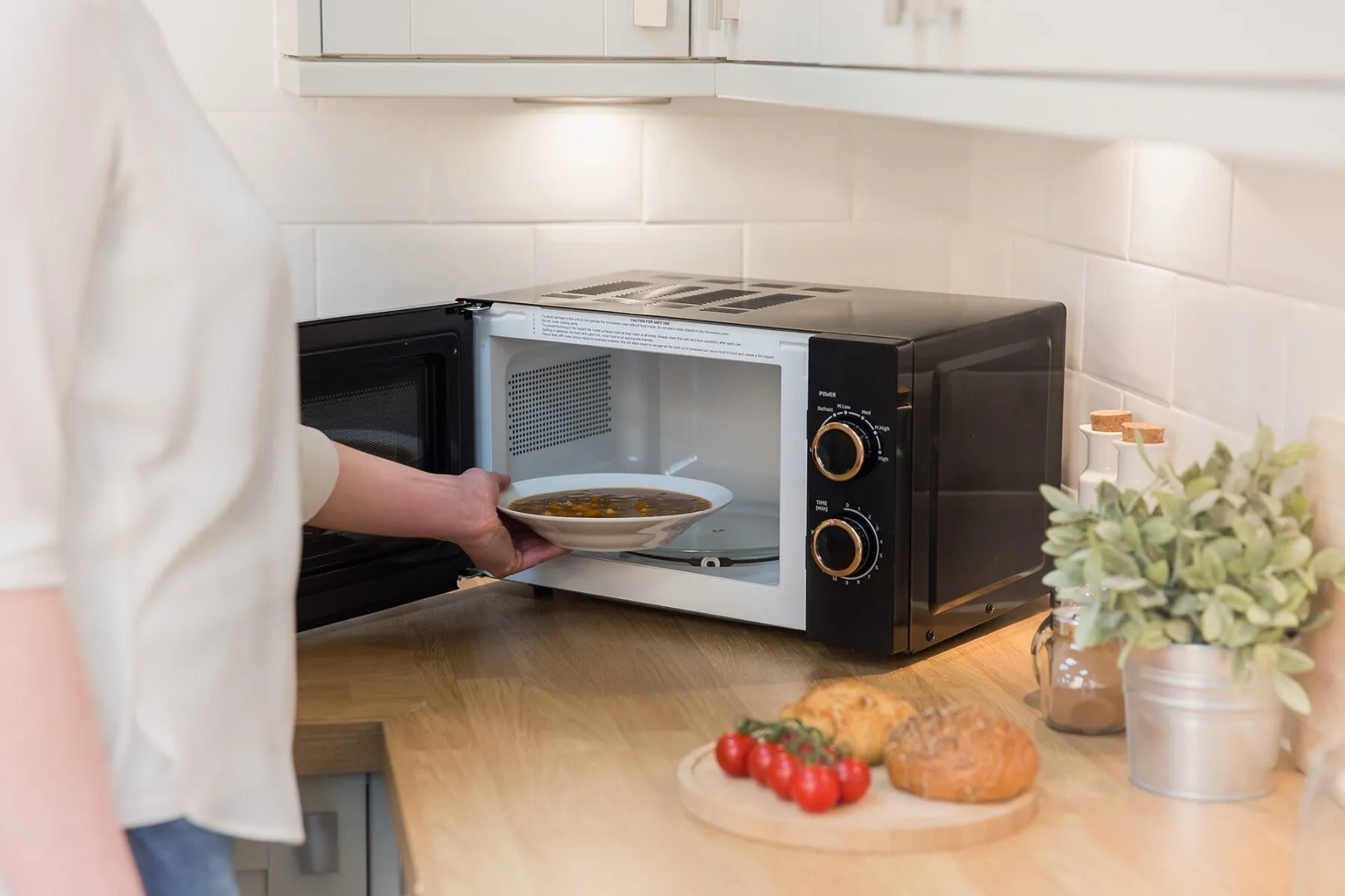 Russell Hobbs RHM1727RG 17L 700W Solo Microwave- Black and Rose Gold
