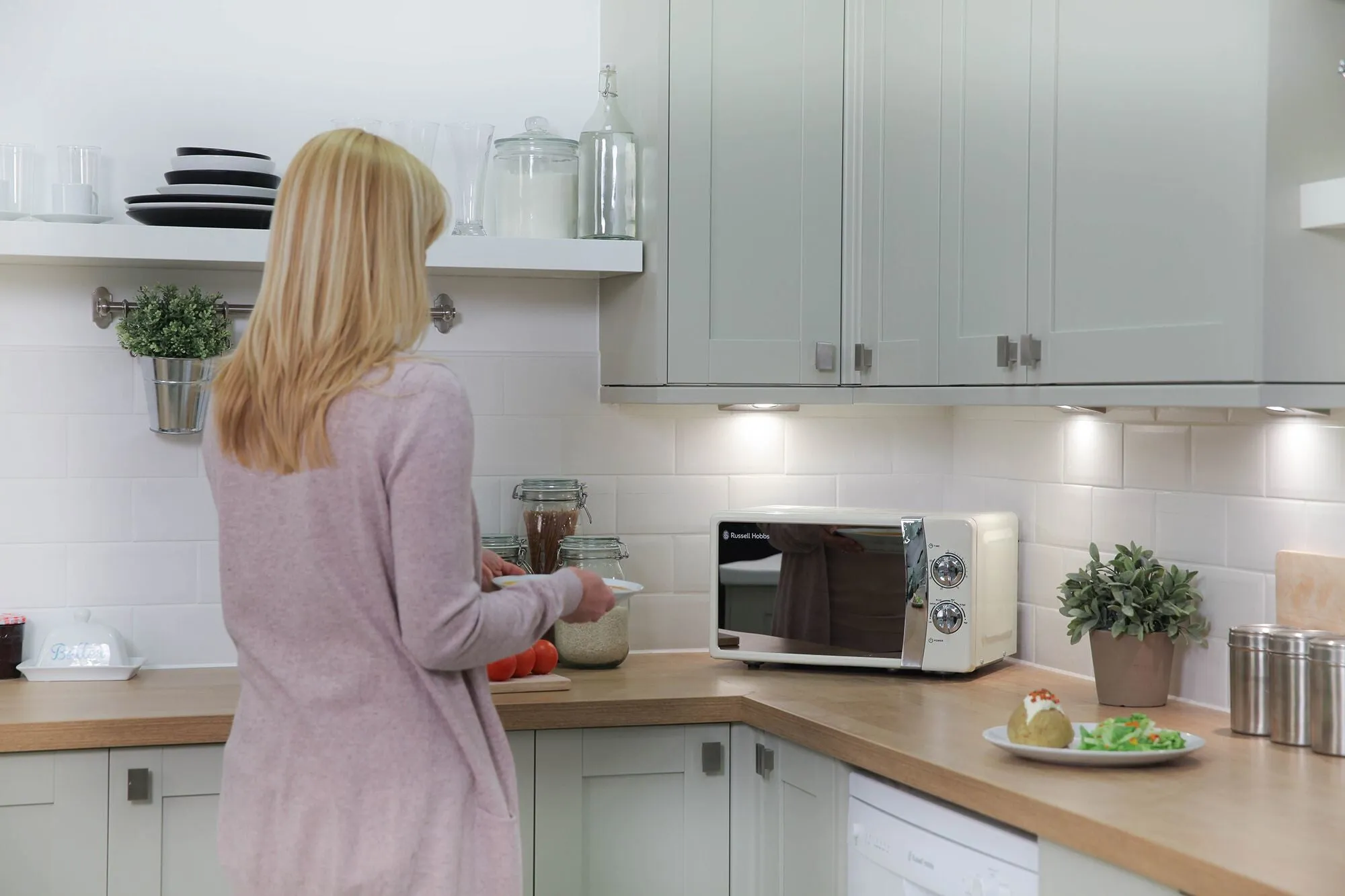 Russell Hobbs RHMM701C-N microwave Cream Solo microwave Countertop 17 L 700 W