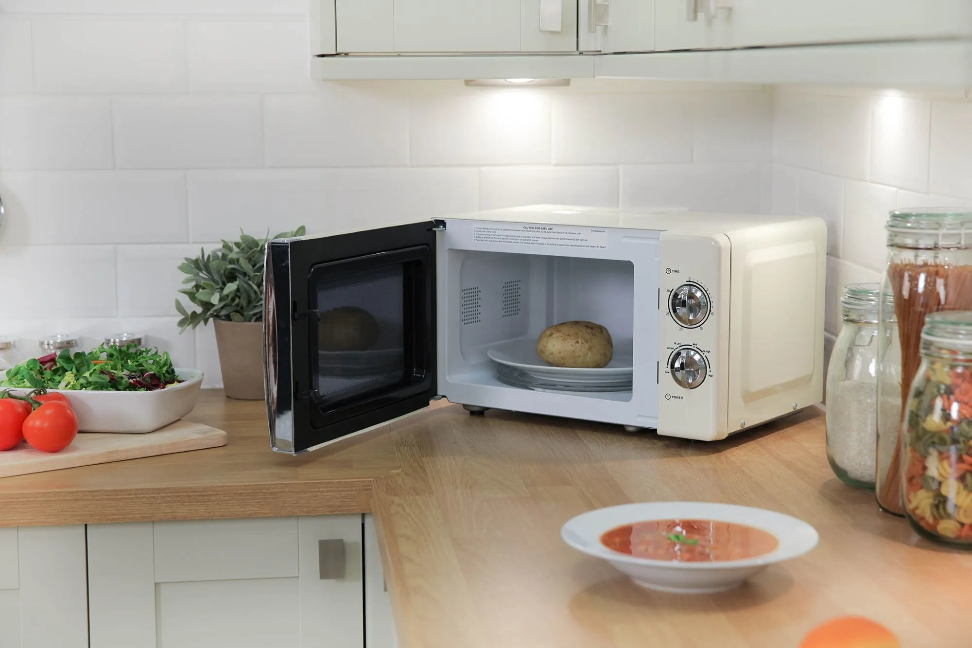 Russell Hobbs RHMM701C-N microwave Cream Solo microwave Countertop 17 L 700 W