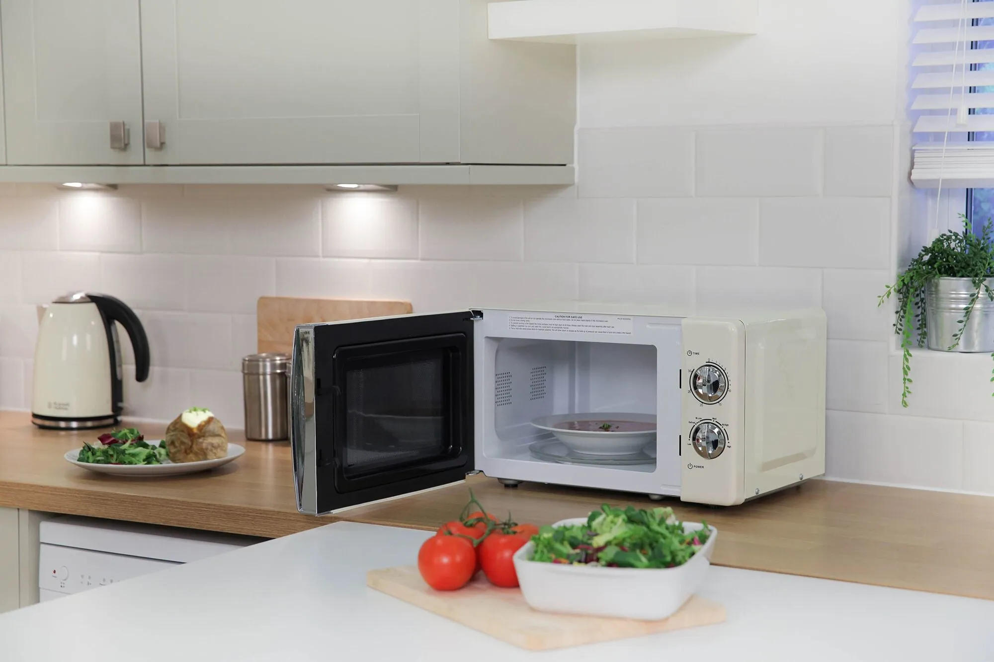 Russell Hobbs RHMM701C-N microwave Cream Solo microwave Countertop 17 L 700 W