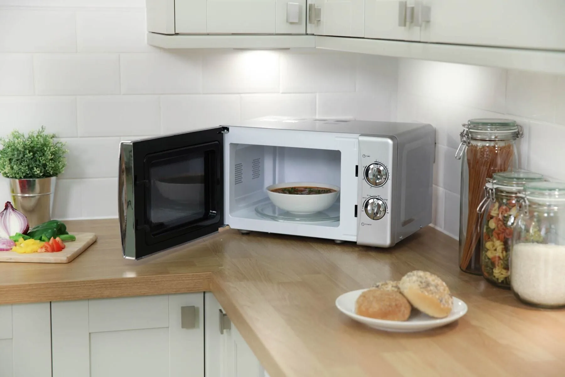 Russell Hobbs RHMM701S-N microwave Silver Solo microwave Countertop 17 L 700 W