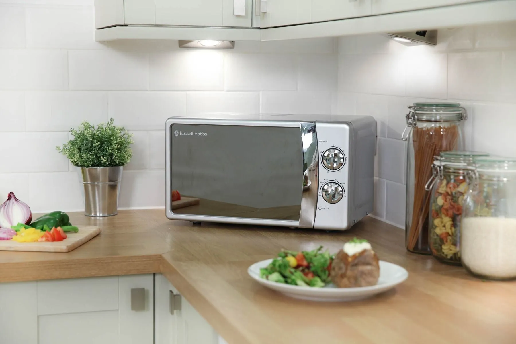 Russell Hobbs RHMM701S-N microwave Silver Solo microwave Countertop 17 L 700 W