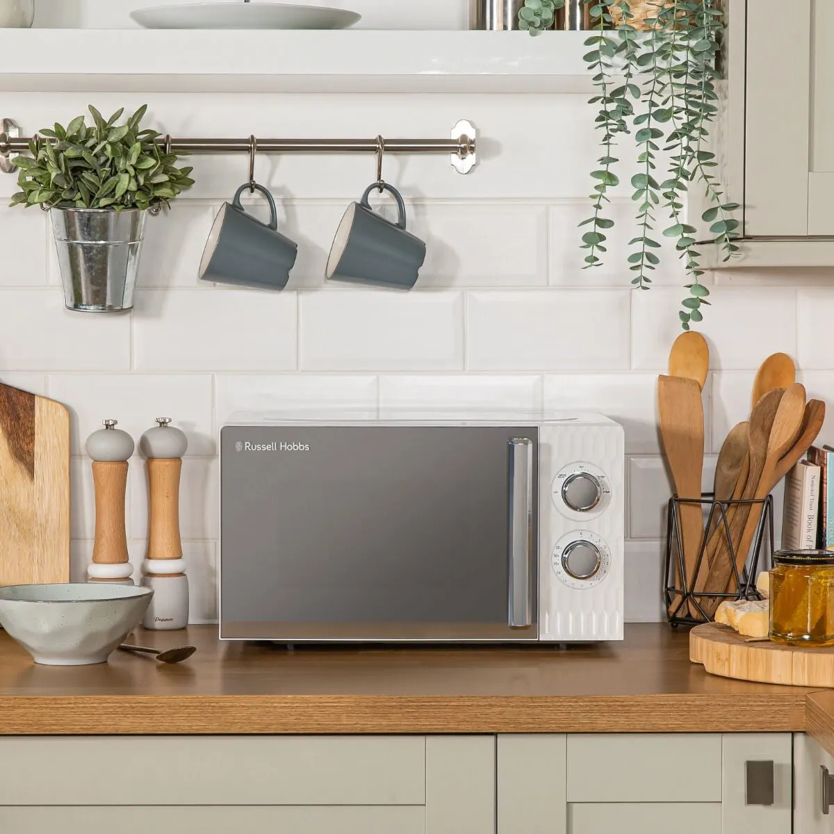 Russell Hobbs RHMM715 microwave White Solo microwave Countertop 17 L 700 W