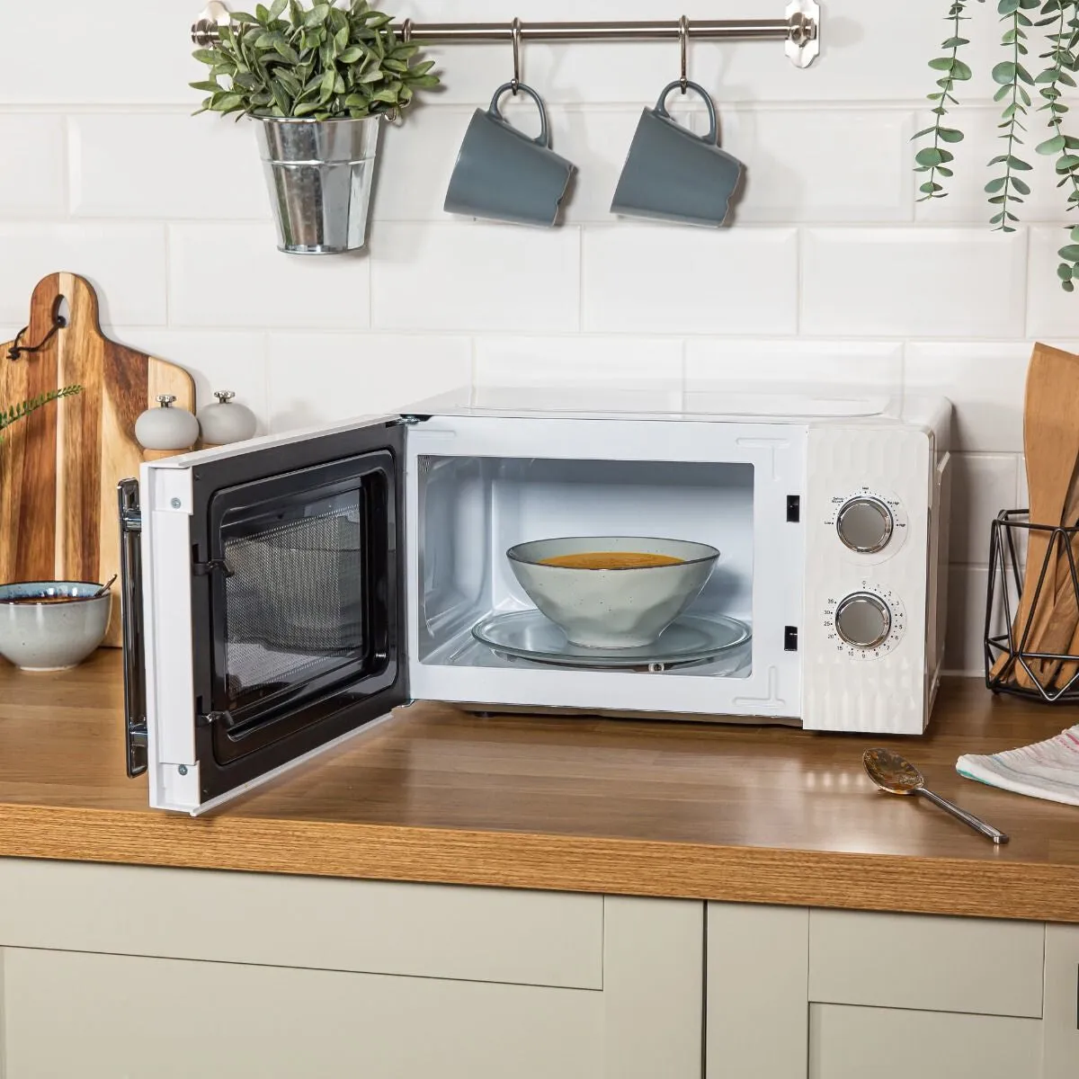 Russell Hobbs RHMM715 microwave White Solo microwave Countertop 17 L 700 W