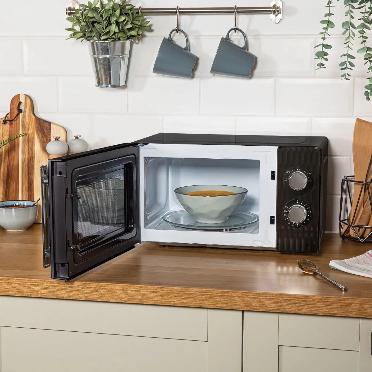 Russell Hobbs RHMM715B microwave Black Solo microwave Countertop 17 L 700 W