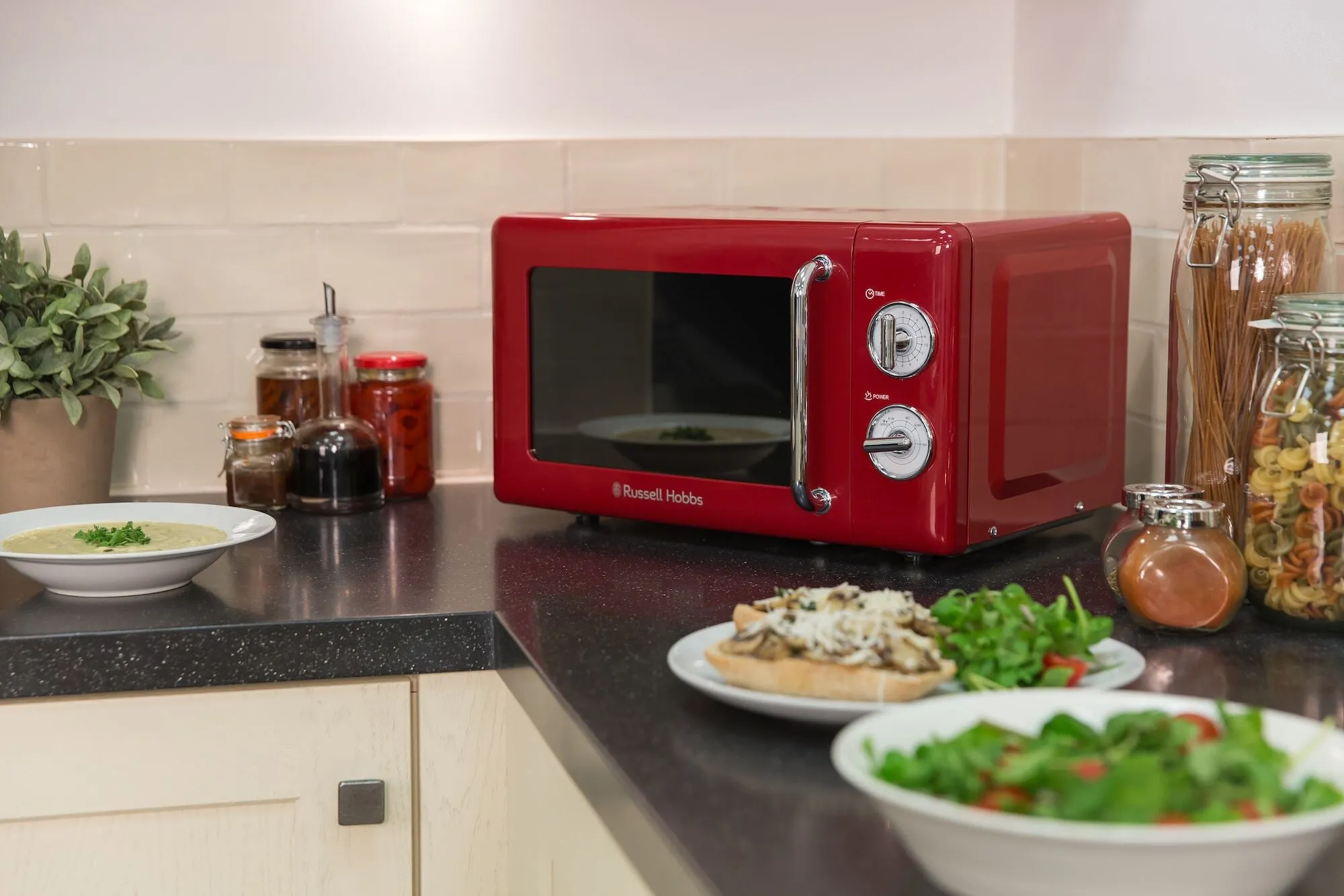 Russell Hobbs RHRETMM705R-N microwave Red Solo microwave Countertop 17 L 700 W