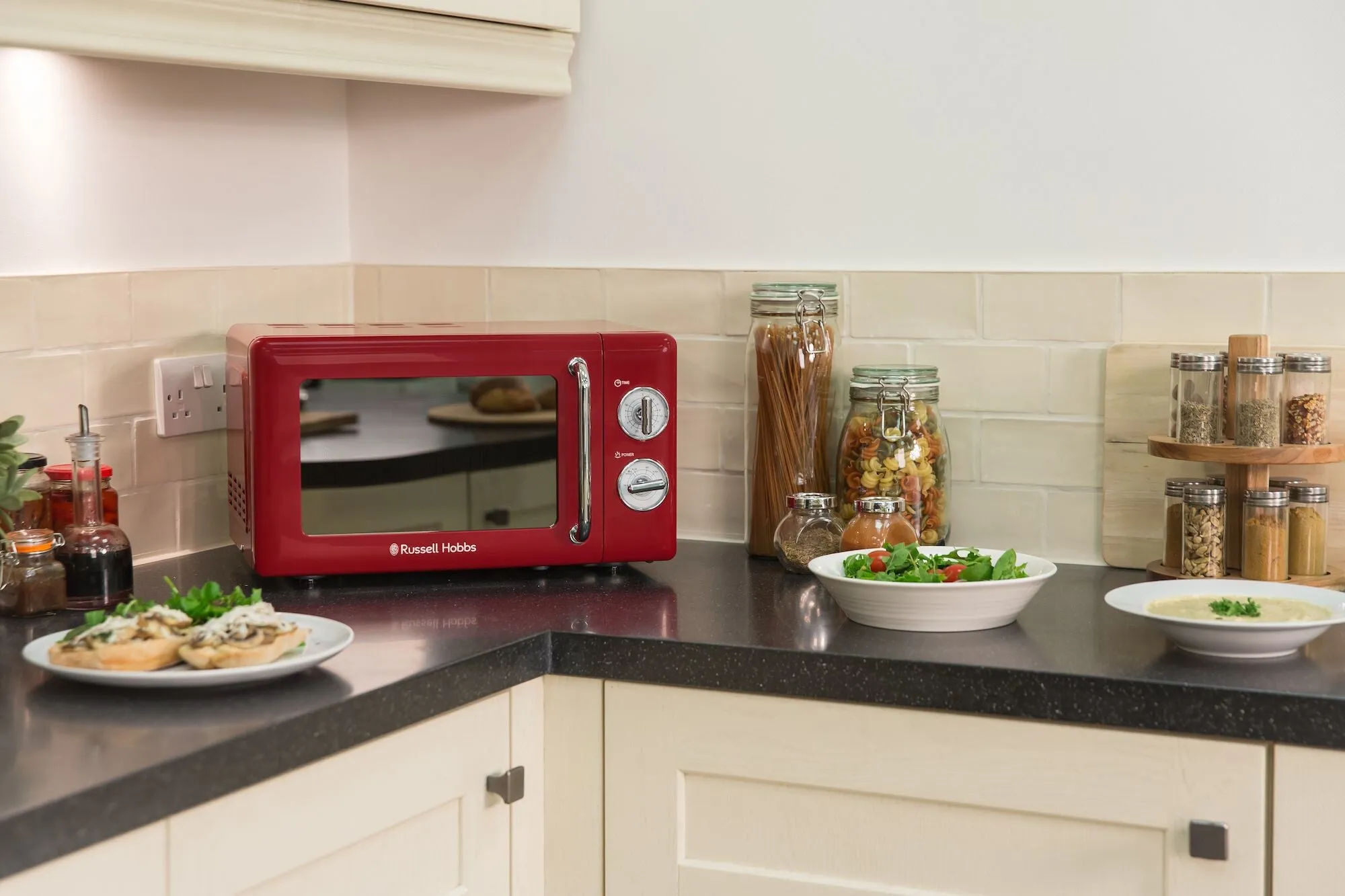 Russell Hobbs RHRETMM705R-N microwave Red Solo microwave Countertop 17 L 700 W