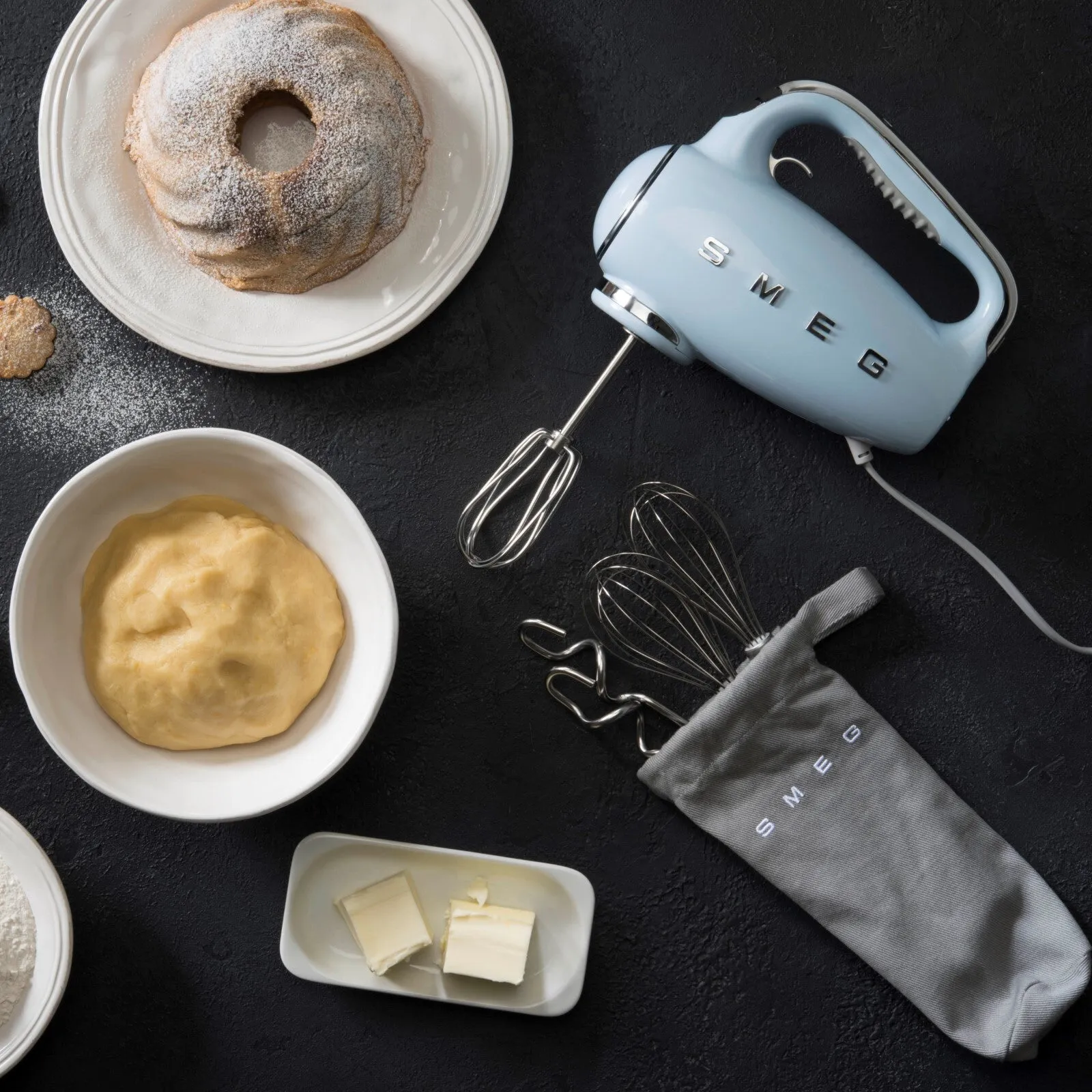 Smeg HMF01PBUK mixer Hand mixer 250 W Blue